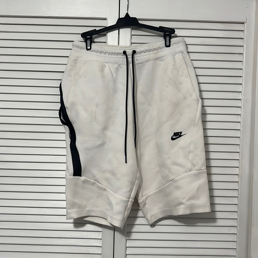 white nike men’s shorts
